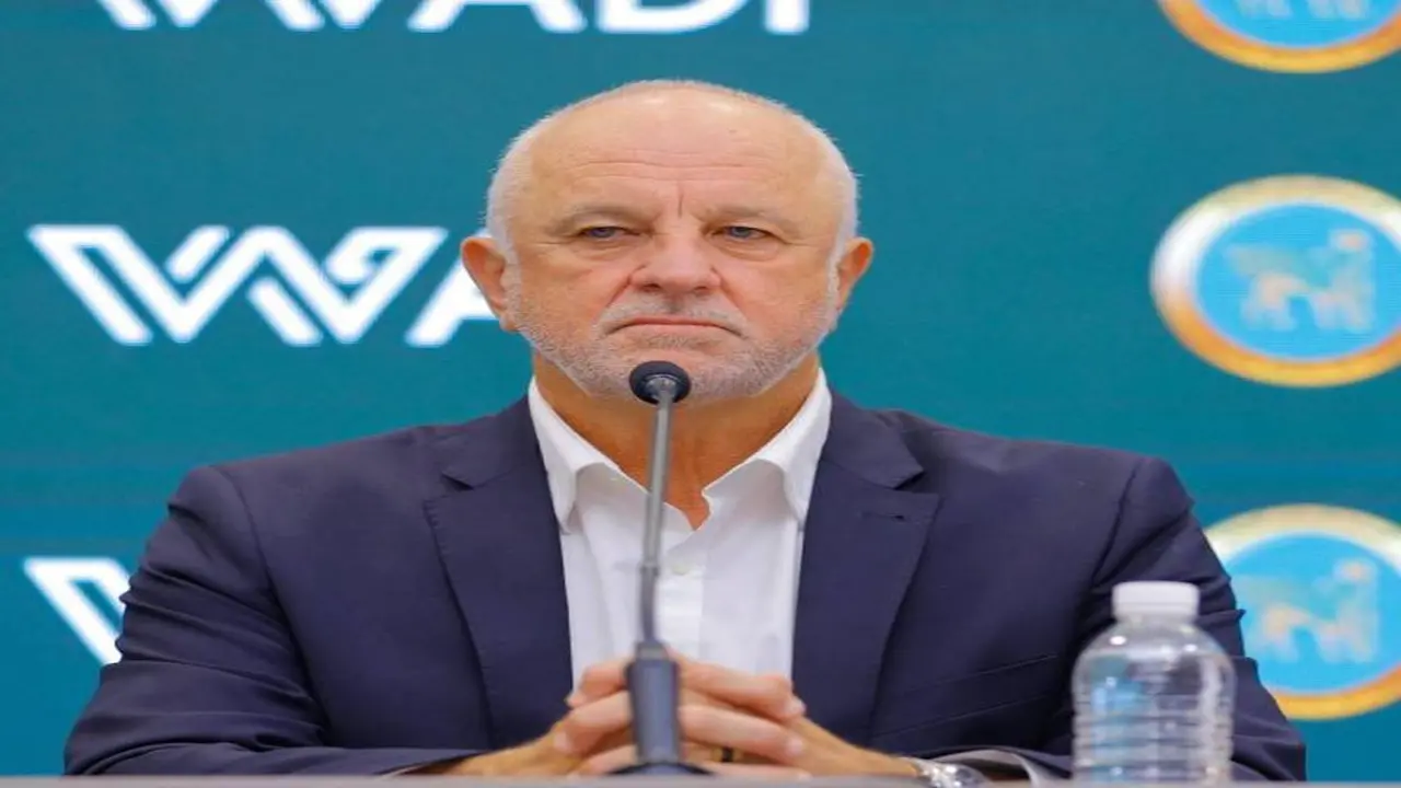 صدمة كبرى.. غراهام أرنولد يوقف مباريات الدوري العراقي